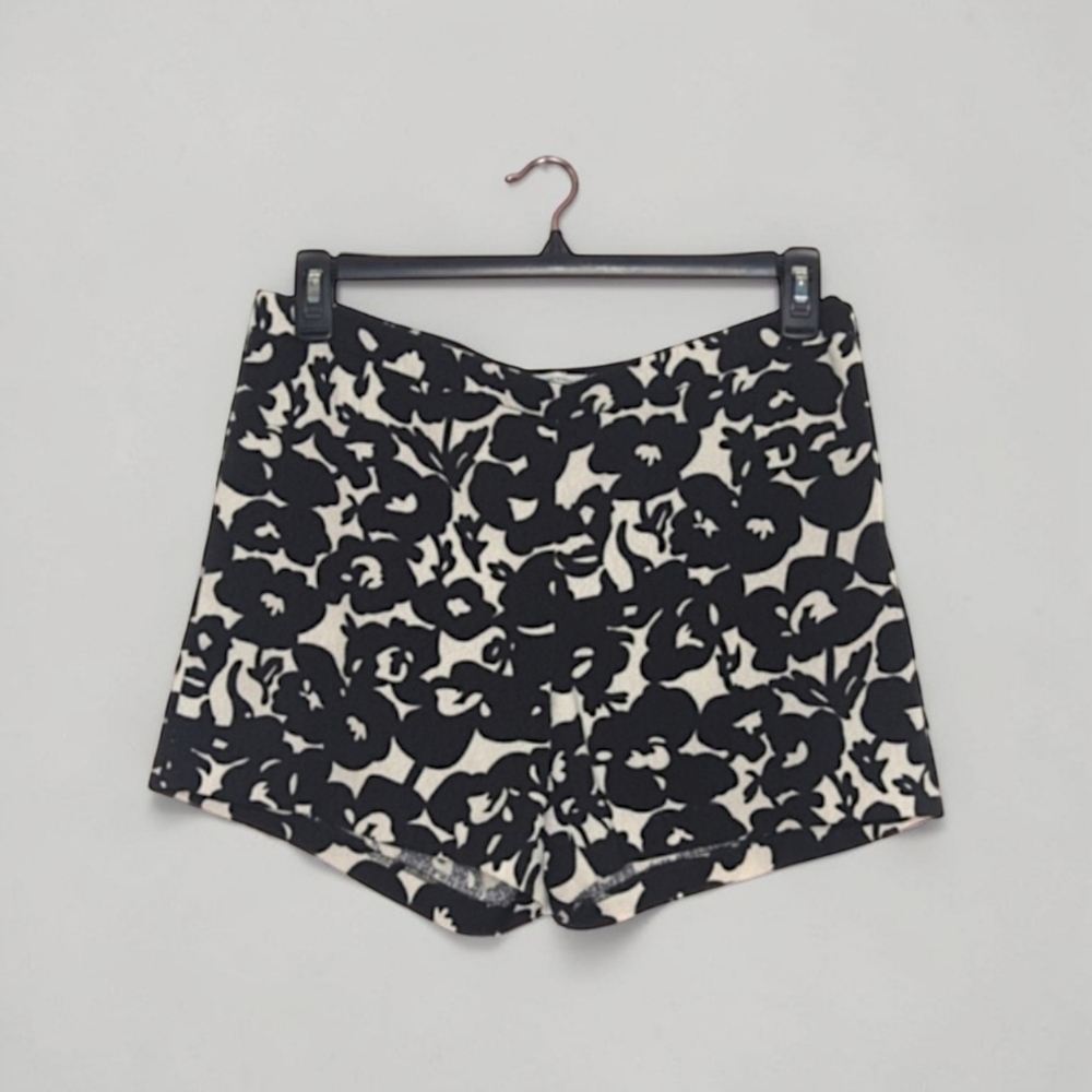 Katherine Barclay Montreal Black and Ivory Women's Floral Shorts Size 10